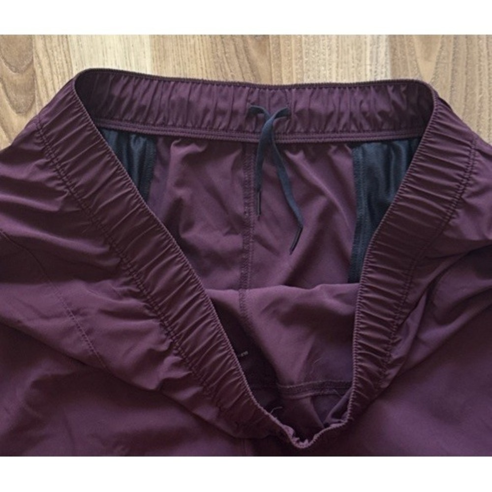 Old Navy Active Shorts XL Maroon/Burgundy Dark Red Quick Dry Stretch Running - Picture 4 of 4